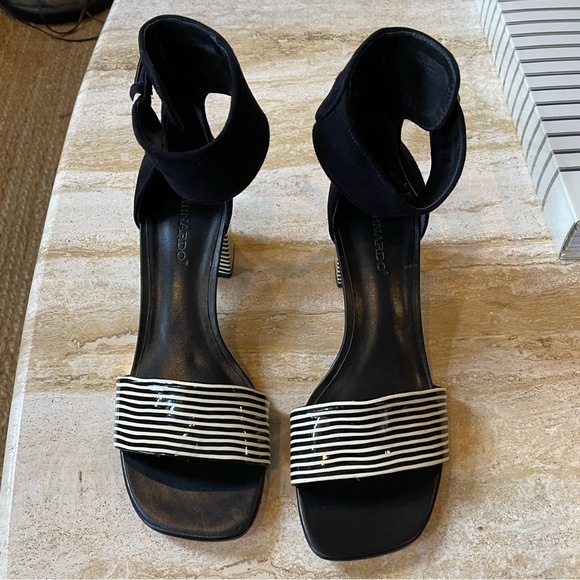 Bernardo Black & White Blythe Patent Leather Heeled Sandal Size 9 - Picture 3 of 10